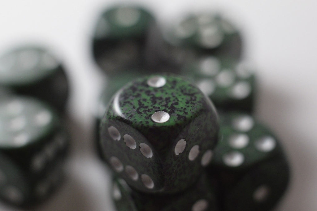 Recon Speckled 16mm D6 Pipped | Sold Per Die (Green/White)
